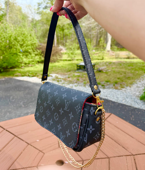 Black Mini Shoulder Nag